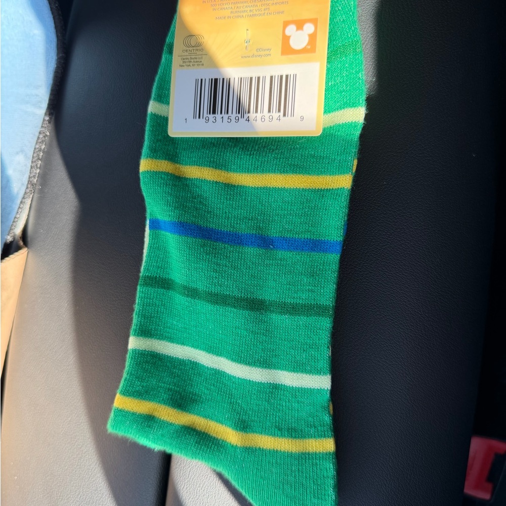 Disney Stitch Lucky Green Socks Size 5-12 NWT - Picture 3 of 4